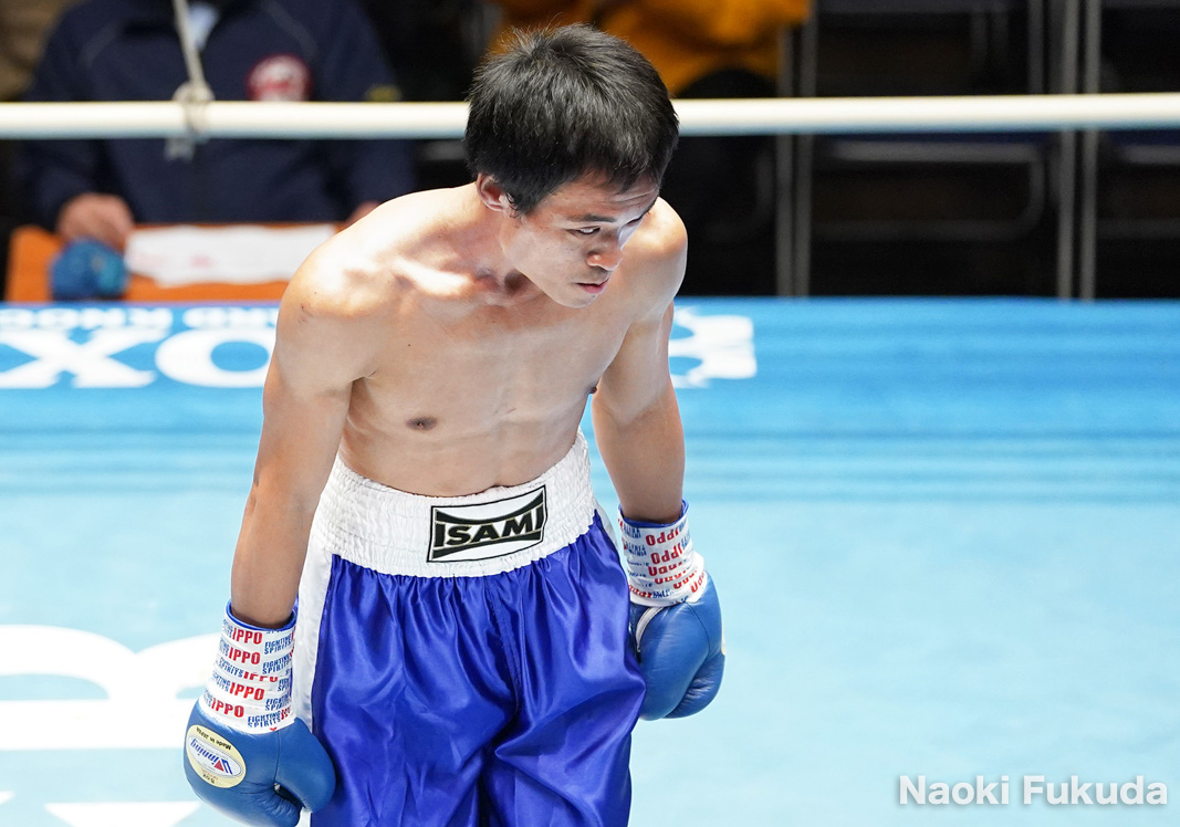 山崎 亮太 ハッピーbox Vs西峯 勇人 角海老宝石 Photo By 福田直樹 角海老写真館