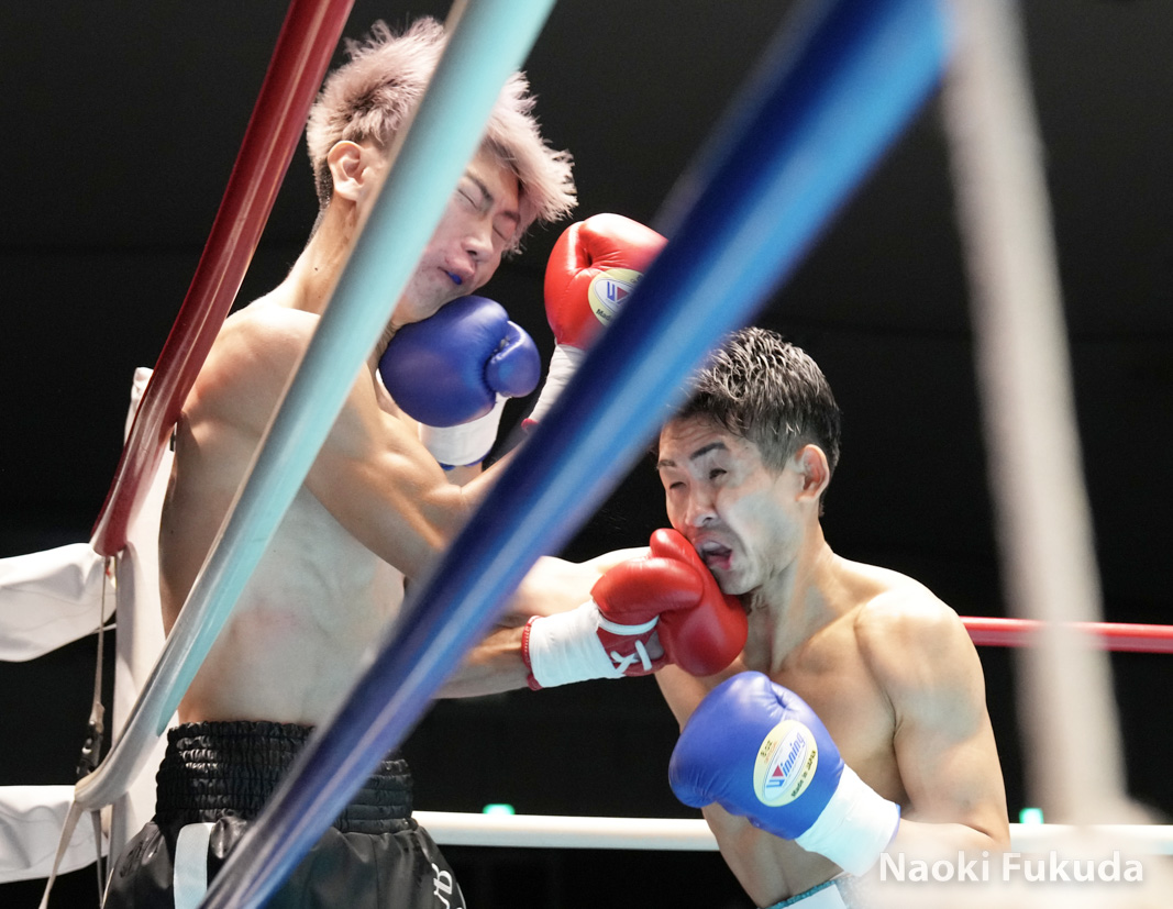 菊池響(KG大和)VS大橋昌彦(角海老宝石) Photo by 福田直樹|角海老写真館